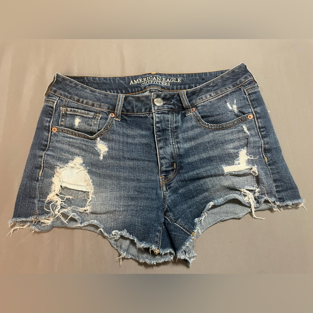 American Eagle Outfitters 🩳 Distressed Blue Jean Shorts, size 8 (EUC)